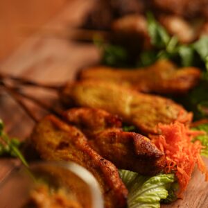 7 brochettes de poulets satay au curry