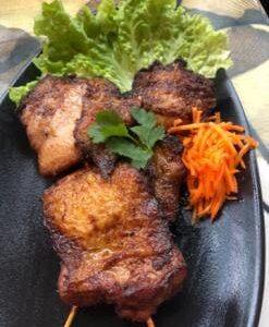 2 brochettes de poulets à la sauce soja